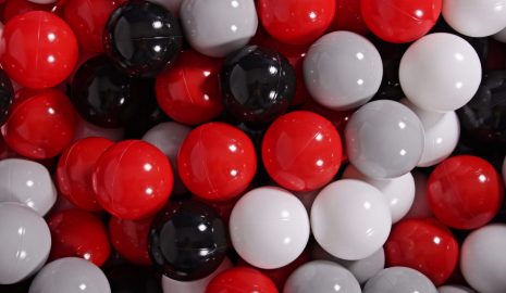 MeowBaby® zostava plastových guličiek 300ks ?7cm biele, červené, čierne, šedé